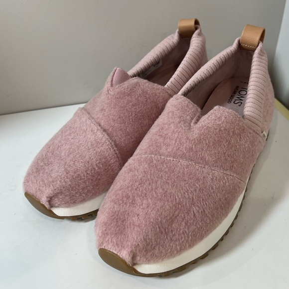 NWT Brand New Size 11 Toms Blush Ballet Pink Felt Flats Slip-On Shoes - Picture 1 of 13